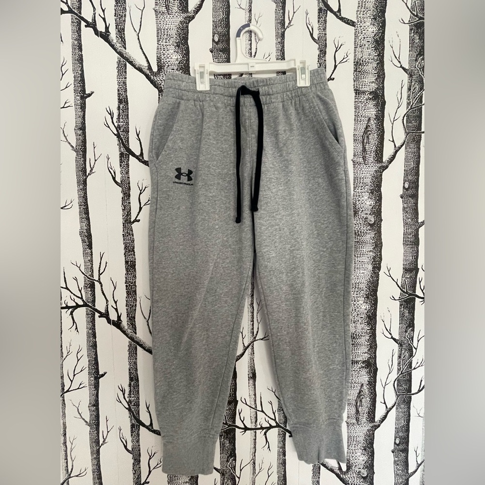 Under Armour Heather Gray Jogger Sweatpants with Black Drawstring